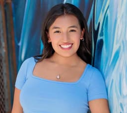 Instructor Olivia U. profile Card Image