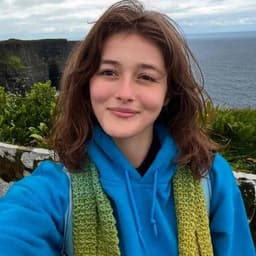 Instructor Rachel W. profile Card Image