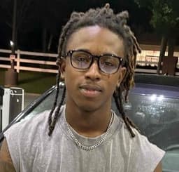 Instructor Ravieon W. profile Card Image