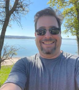 Instructor Ricardo R. profile Card Image