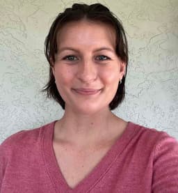 Instructor Rochelle L. profile Card Image