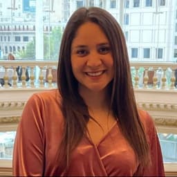 Instructor Sara R. profile Card Image