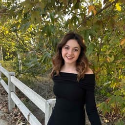 Instructor Savana F. profile Card Image