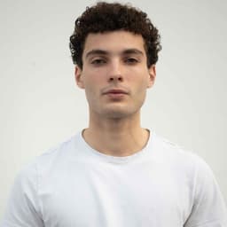Instructor Sebastian R. profile Card Image