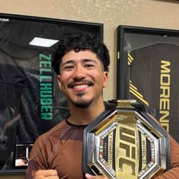 Instructor Sebastian G. profile Card Image