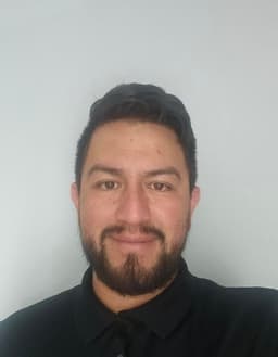 Instructor Sebastian Z. profile Card Image