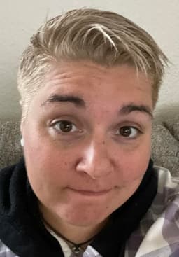 Instructor Shaunna P. profile Card Image