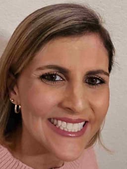 Instructor Simone T. profile Card Image