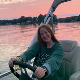 Instructor Stephanie R. profile Card Image