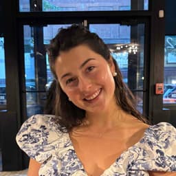 Instructor Suzanne L. profile Card Image