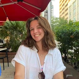 Instructor Taylor V. profile Card Image