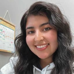 Instructor Valeria S. profile Card Image