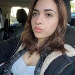 Instructor Valeria T. profile Card Image