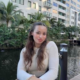 Instructor Valeria A. profile Card Image