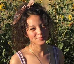 Instructor Valeria G. profile Card Image