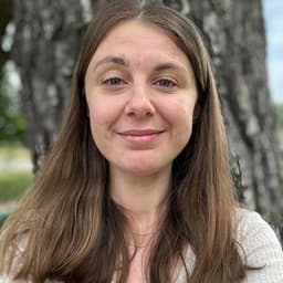 Instructor Valerie B. profile Card Image