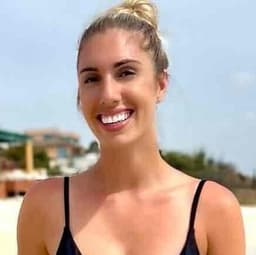 Instructor Vanessa L. profile Card Image