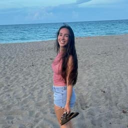 Instructor Victoria S. profile Card Image