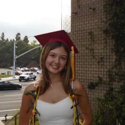 Instructor Viviana H. profile Card Image