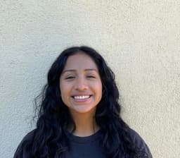 Instructor Xitlalit F. profile Card Image