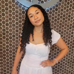 Instructor Zoey B. profile Card Image