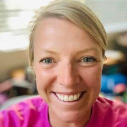 Instructor Elizabeth G. profile Card Image